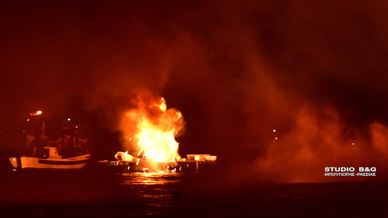 Πυρπόλησαν τον Ιούδα μέσα στη θάλασσα στο Τολό Αργολίδας