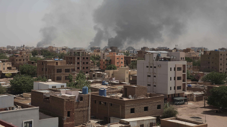 Σουδάν: Ουάσινγκτον και Λονδίνο ζητούν «άμεση» κατάπαυση του πυρός – Σχεδόν 100 άμαχοι νεκροί