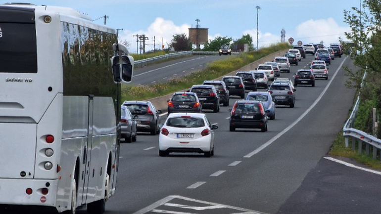 Θεσσαλονίκη: Κορυφώνεται η επιστροφή – Διαδοχικές ελεύθερες διελεύσεις από τα διόδια Μαλγάρων – 100% πλήρη τα ΚΤΕΛ