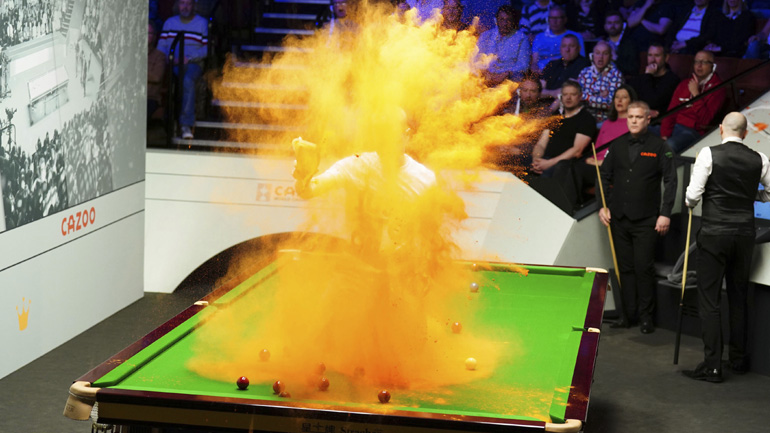 Βρετανία: Ακτιβιστής της Just Stop Oil διέκοψε το πρωτάθλημα σνούκερ