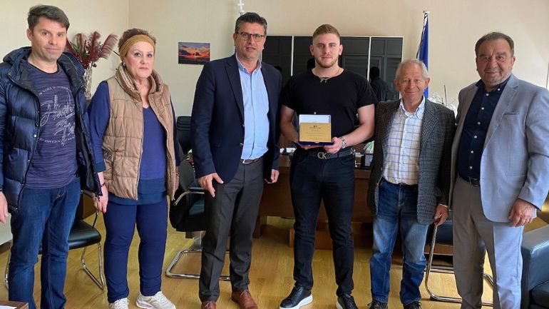 Τίμησαν τον Ανδρέα Αλικανιώτη που διέσωσε επιβάτες στα Τέμπη