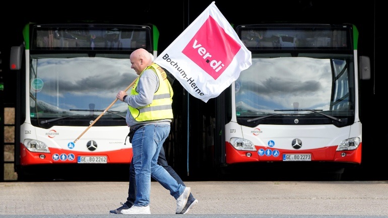 Απεργιακές κινητοποιήσεις σε Γερμανικά αεροδρόμια την Πέμπτη και την Παρασκευή εξήγγειλε το συνδικάτο Ver.di Απεργιακές κινητοποιήσεις σε Γερμανικά αεροδρόμια την Πέμπτη και την Παρασκευή εξήγγειλε το συνδικάτο Ver.di