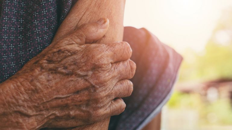 Καταδικάστηκε γυναίκα στη Θεσσαλονίκη που χτυπούσε τη μητέρα της