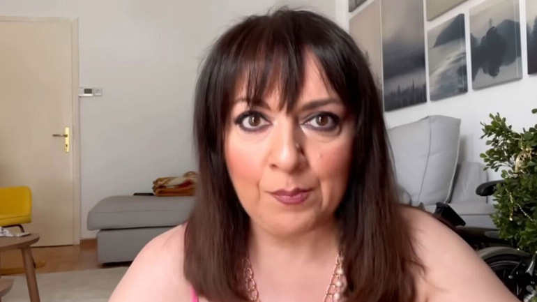 Σοφία Μουτίδου: «Το ότι δεν ντρέπομαι για το σώμα μου, είναι άλλο θέμα από το να δέχομαι επιθέσεις»