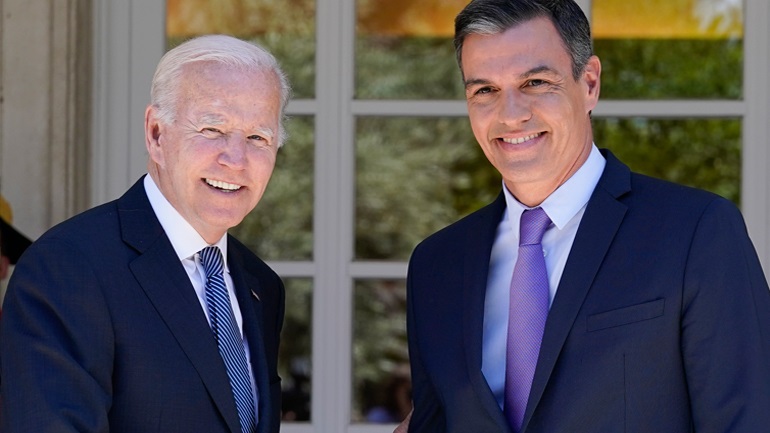 Συνάντηση με τον πρωθυπουργό της Ισπανίας θα έχει τον Μάιο ο Μπάιντεν