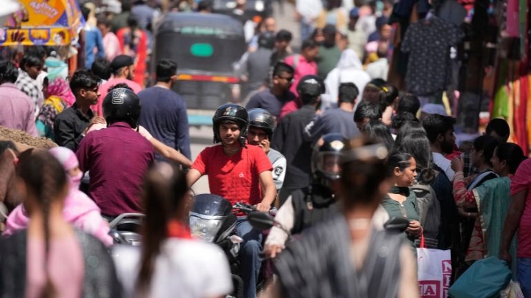 ΟΗΕ: Οι Ινδοί θα είναι περισσότεροι από τους Κινέζους στα μέσα του 2023