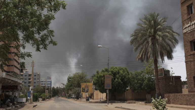 Σουδάν: Κατέρρευσε και πάλι η εκεχειρία – Οι κάτοικοι του Χαρτούμ φεύγουν για να γλιτώσουν