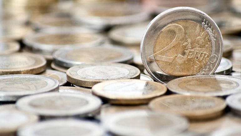 Σε κυκλοφορία αναμνηστικά κέρματα των 2 ευρώ για την Μαρία Κάλλας και τον Κωνσταντίνο Καραθεωδωρή