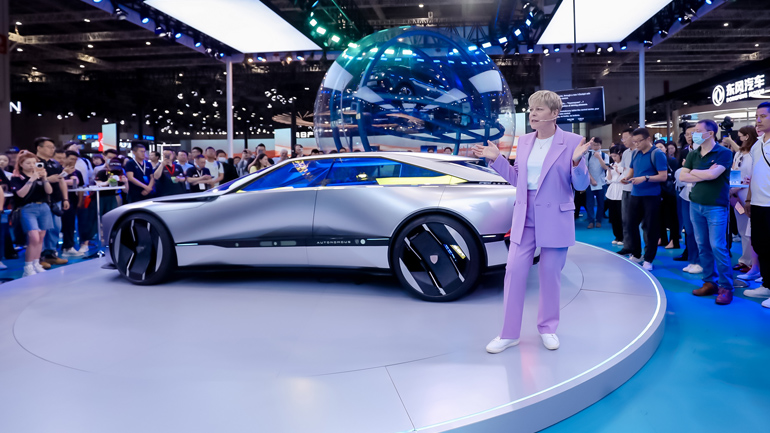 Auto Shanghai 2023 : H PEUGEOT στην Κίνα «ρίχνει» τους προβολείς στο 408X και το Peugeot INCEPTION CONCEPT