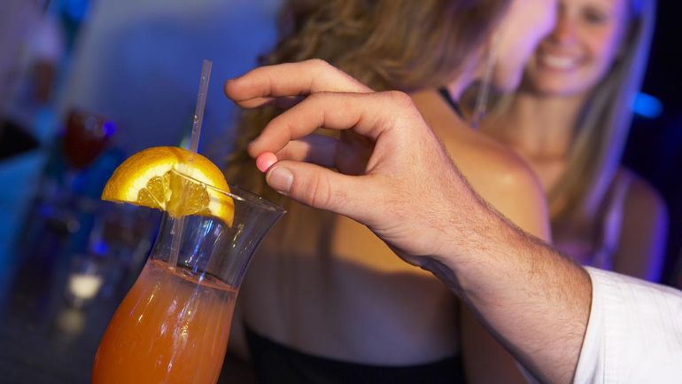 Τι πρέπει να γνωρίζει κανείς για τα ναρκωτικά βιασμού;