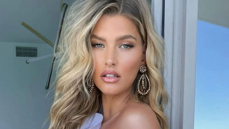 Η Μαίρη Βιτινάρος απολαμβάνει τις βουτιές της στη θάλασσα