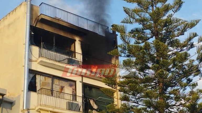 Πάτρα: Μεγάλη φωτιά σε τριώροφη πολυκατοικία – Ακούστηκαν εκρήξεις