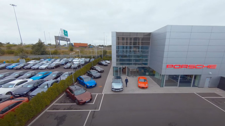 Περιηγηθείτε στο κέντρο της Πόρσε στο Δουβλίνο με ένα fpv