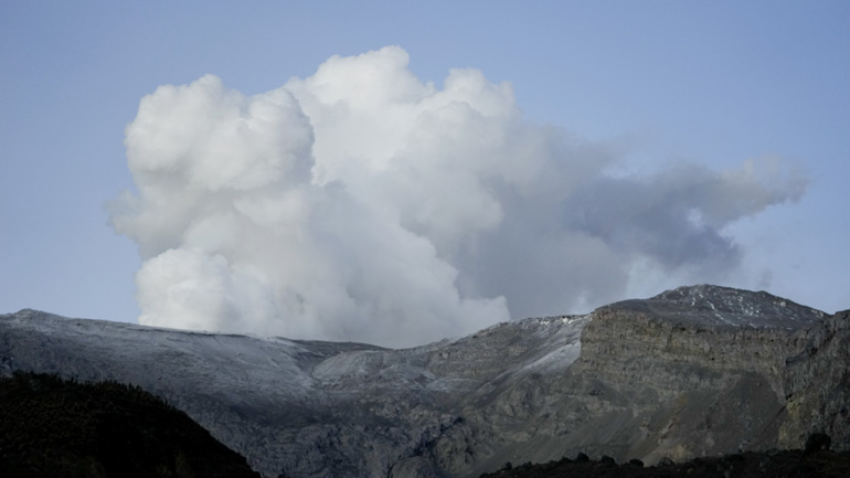 Κολομβία: Το ηφαίστειο Νεβάδο ντελ Ρουίς συνεχίζει να βρυχάται – Αυξάνεται ο κίνδυνος έκρηξης