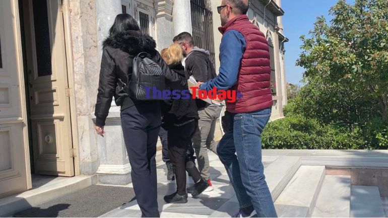 Μυτιλήνη: Με σοβαρά εγκαύματα ο επιχειρηματίας που πυρπολήθηκε από την σύζυγό του – Στον εισαγγελέα η δράστης