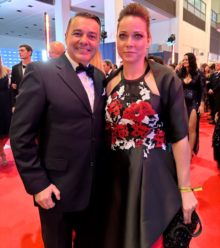 Η Milena Koerner στην Απονομή του Πρωταθλήματος, με τον Δημήτρη Διατσίδη