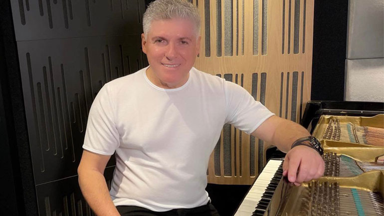 Δημήτρης Γιώτης: Επιστρέφει νικητής με νέο τραγούδι-έκπληξη