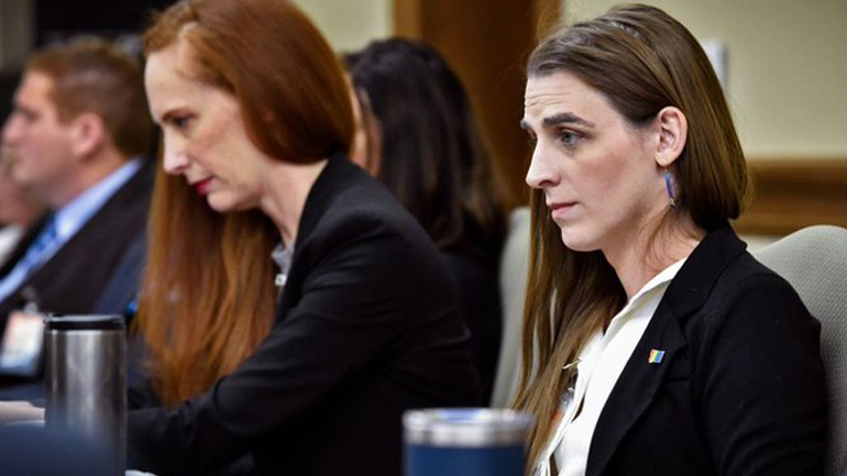 Οι Ρεπουμπλικανοί στη βουλή της Μοντάνα απαγόρευσαν σε τρανς βουλευτή να πάρει ξανά τον λόγο