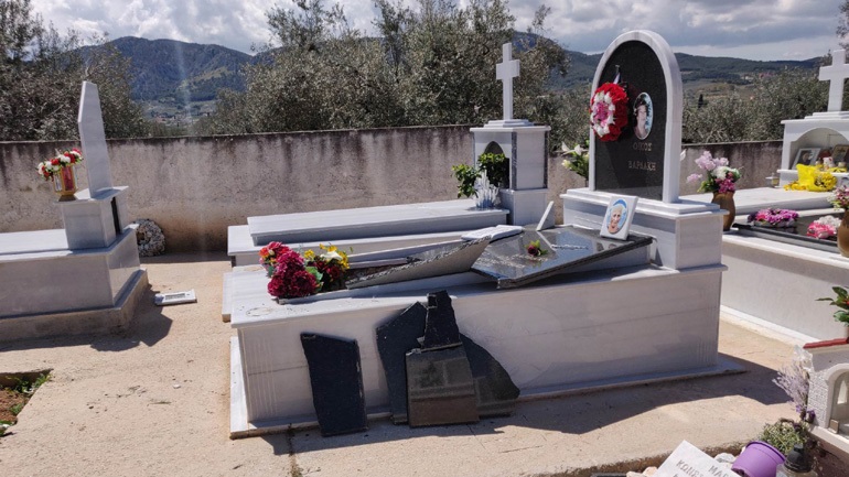Εξιχνιάστηκαν οι βανδαλισμοί στο νεκροταφείο Εξαμιλίων – Συνελήφθησαν τρεις ανήλικοι