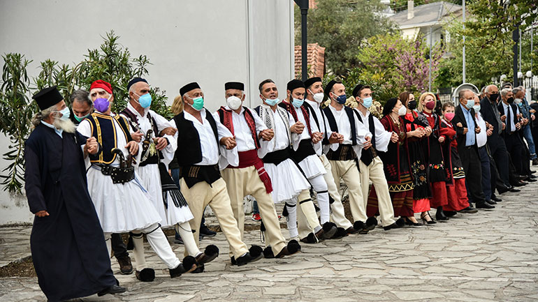 «Καγκελάρι»: Tο παραδοσιακό έθιμο στους Παπαδάτες Πρέβεζας που συμβολίζει την ενότητα