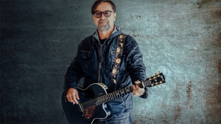 «Θα κάνουμε την κηδεία του πολέμου»: Το νέο αντιπολεμικό τραγούδι του Γιούρι Σεφτσούκ