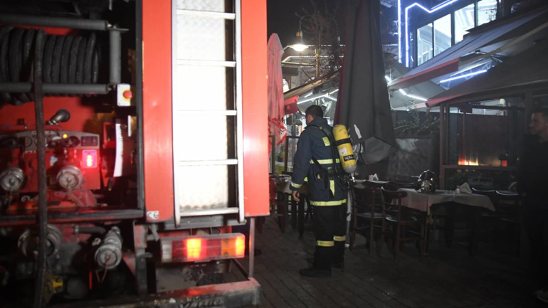 Έκρηξη σε εμπορικό κέντρο στη Λάρισα