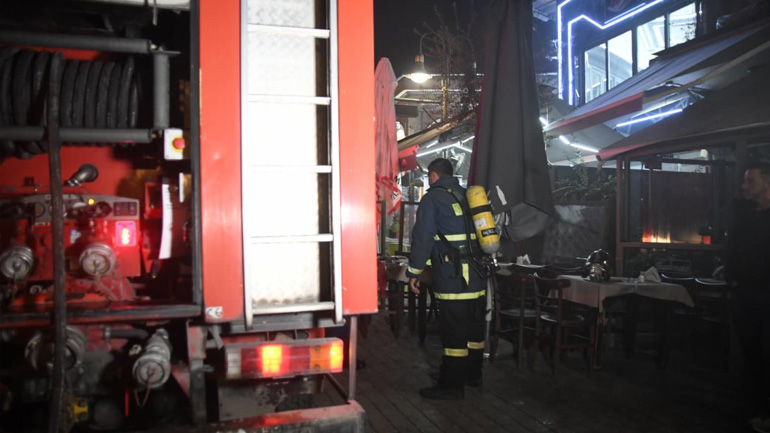 Στις φλόγες παρκαρισμένο αυτοκίνητο στο Ηράκλειο – Ζημιές σε σπίτι