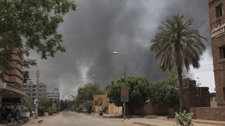 Αναχώρησε από το Χαρτούμ το πρώτο αεροσκάφος – Μεταφέρει 100 Γάλλους και πολίτες άλλων χωρών