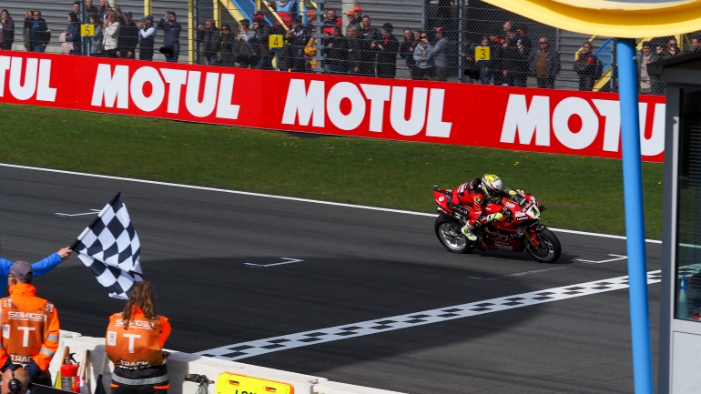 Χατ τρικ του Alvaro Bautista στο Assen στο Παγκόσμιο Πρωτάθλημα Superbikes