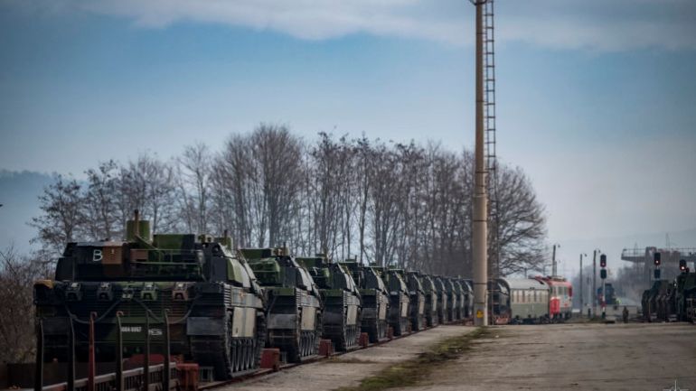 Η Ουκρανία χρειάζεται «δεκαπλάσια» στρατιωτική βοήθεια από τη Δύση λέει ο υφ. Εξωτερικών