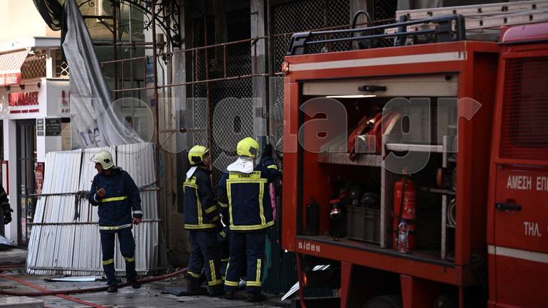 Κίνδυνος κατάρρευσης του κτηρίου που κάηκε στο κέντρο της Αθήνας
