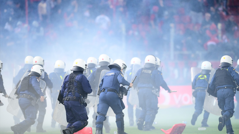 Ποινική έρευνα του αθλητικού εισαγγελέα Πειραιά για όσα έγιναν στο «Γ. Καραϊσκάκης» Ποινική έρευνα του αθλητικού εισαγγελέα Πειραιά για όσα έγιναν στο «Γ. Καραϊσκάκης»