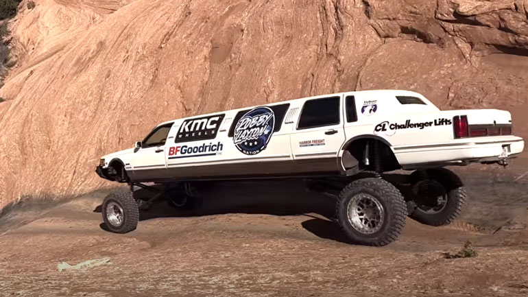 Έχετε ξαναδεί off road λιμουζίνα; Υπάρχει και μάλιστα είναι πολύ ικανή