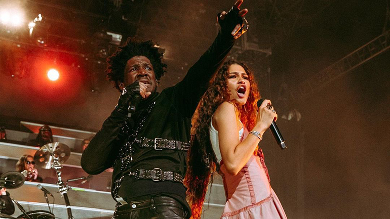 Η Zendaya «απογείωσε» το Coachella μαζί με τον Labrinth σε μια εμφάνιση – έκπληξη Η Zendaya «απογείωσε» το Coachella μαζί με τον Labrinth σε μια εμφάνιση – έκπληξη