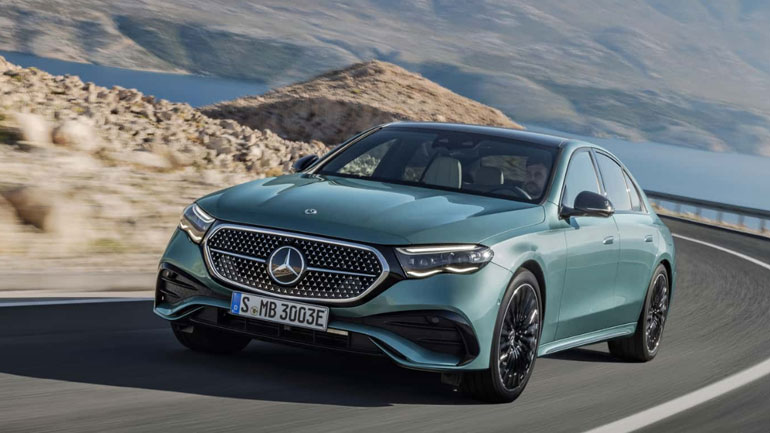 Αποκάλυψη για τη νέα Mercedes E-Class: Με οθόνη για τον συνοδηγό και τεχνητή νοημοσύνη
