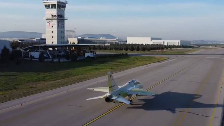 Πρώτη πτήση για το τουρκικό εκπαιδευτικό Hurjet