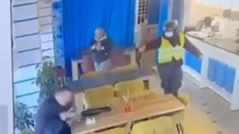 Αλβανία: Εκτέλεσαν εν ψυχρώ επιχειρηματία σε καφετέρια – Σκληρές εικόνες