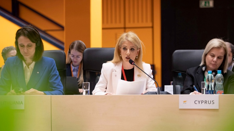 Σεξιστική επίθεση από τον πρόεδρο της τουρκικής εθνοσυνέλευσης καταγγέλλει η πρόεδρος της κυπριακής Βουλής