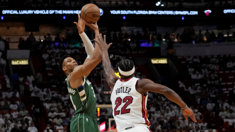 NBA: Ο Γιάννης επέστρεψε τριπλός αλλά ο Μπάτλερ με 56 πόντους οδήγησε τους Χιτς στο 3-1 επί των Μπάκς