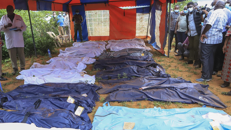 Στους 90 έφθασαν οι νεκροί, μέλη κενυατικής αίρεσης – Σταματούν οι έρευνες γιατί γέμισε το νεκροτομείο