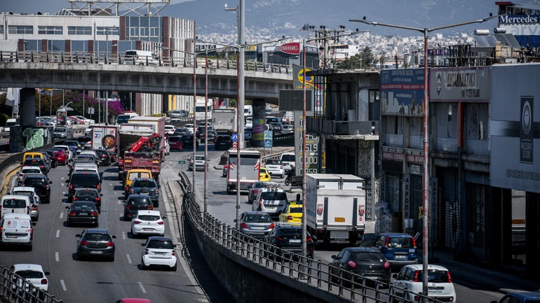 Κίνηση στους δρόμους: Μποτιλιάρισμα χιλιομέτρων στον Κηφισό – Πού αλλού σημειώνονται προβλήματα