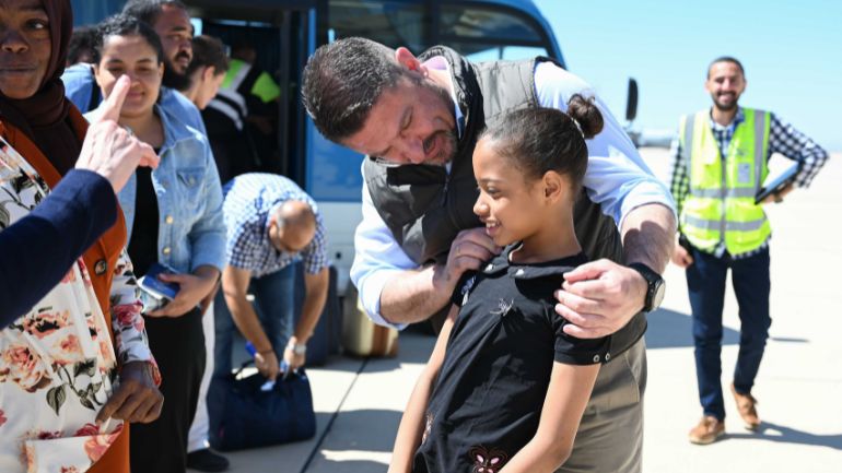 Συνεχίζεται η επιχείρηση απεγκλωβισμού των Ελλήνων από το Σουδάν και ο επαναπατρισμός τους