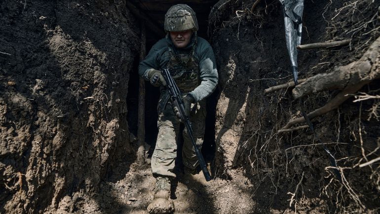 Ουκρανός δημοσιογράφος σκοτώθηκε από πυρά Ρώσων σκοπευτών στη Χερσώνα