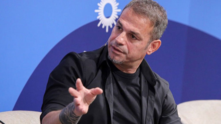 Ντέμης Νικολαΐδης: «Άρχισα να πίνω, πήρα πολλά κιλά, έψαχνα το νόημα για τη ζωή»