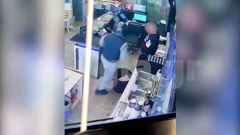 Βίντεο ντοκουμέντο από ληστεία σε πρακτορείο τυχερών παιχνιδιών στο Αιγάλεω