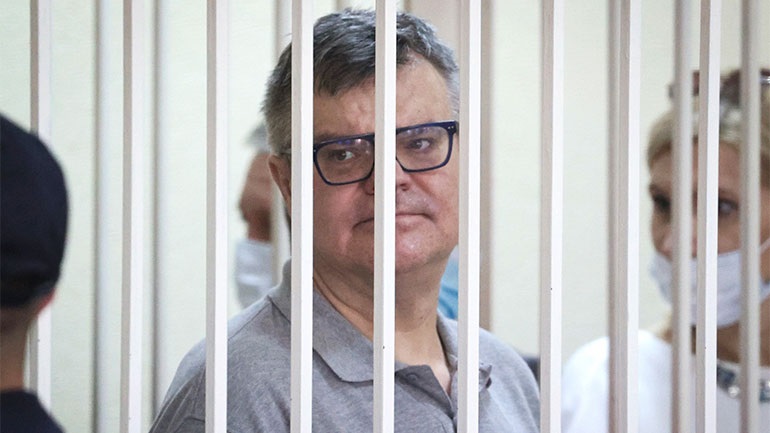 Λευκορωσία: Ο φυλακισμένος ηγέτης της αντιπολίτευσης Βίκτορ Μπαμπάρικο εισήχθη στο νοσοκομείο