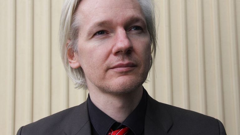 Eπίτιμο μέλος της ΕΣΗΕΑ ο Τζούλιαν Ασάνζ