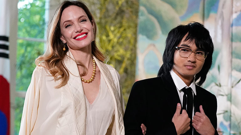 Η Αντζελίνα Τζολί με τον γιο της Μάντοξ στον Λευκό Οίκο