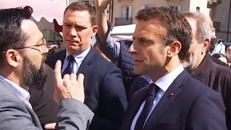 Ο Μακρόν λογομάχησε… φιλικά με πολίτες σε λαϊκή αγορά Ο Μακρόν λογομάχησε… φιλικά με πολίτες σε λαϊκή αγορά