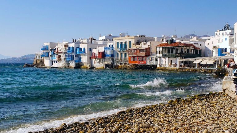 Συνελήφθησαν δύο άτομα για παράνομες οικοδομικές εργασίες στη Μύκονο